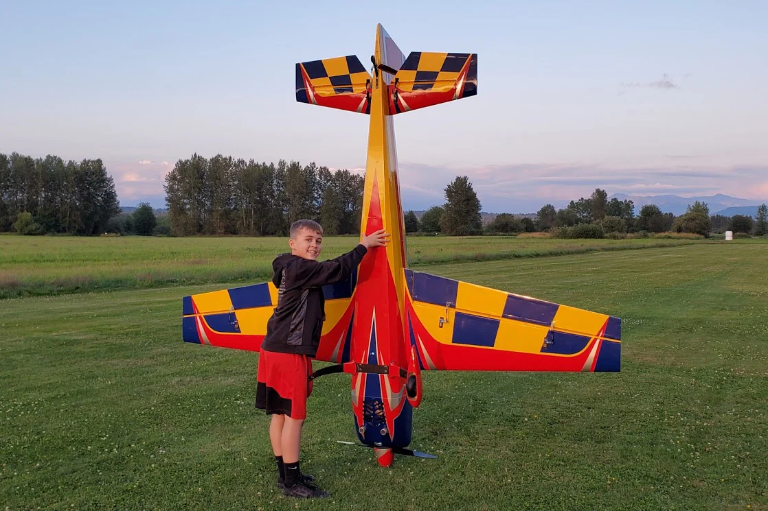 EF - 104" Extra 300 V3 - Yellow/Red/Blue - Image 5