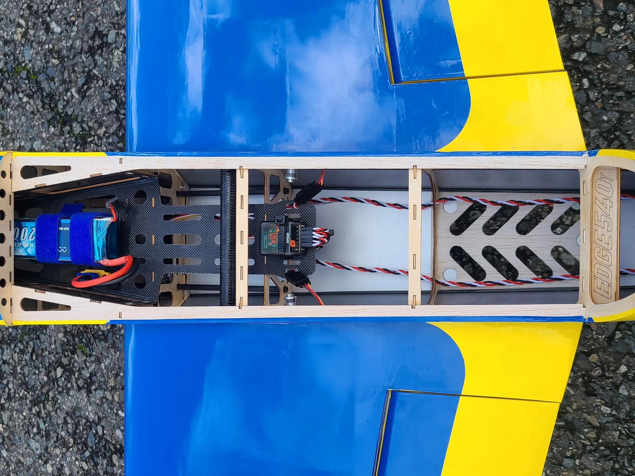 EF - 48" Edge 540T V2 PLUS - Blue/Yellow - Image 6