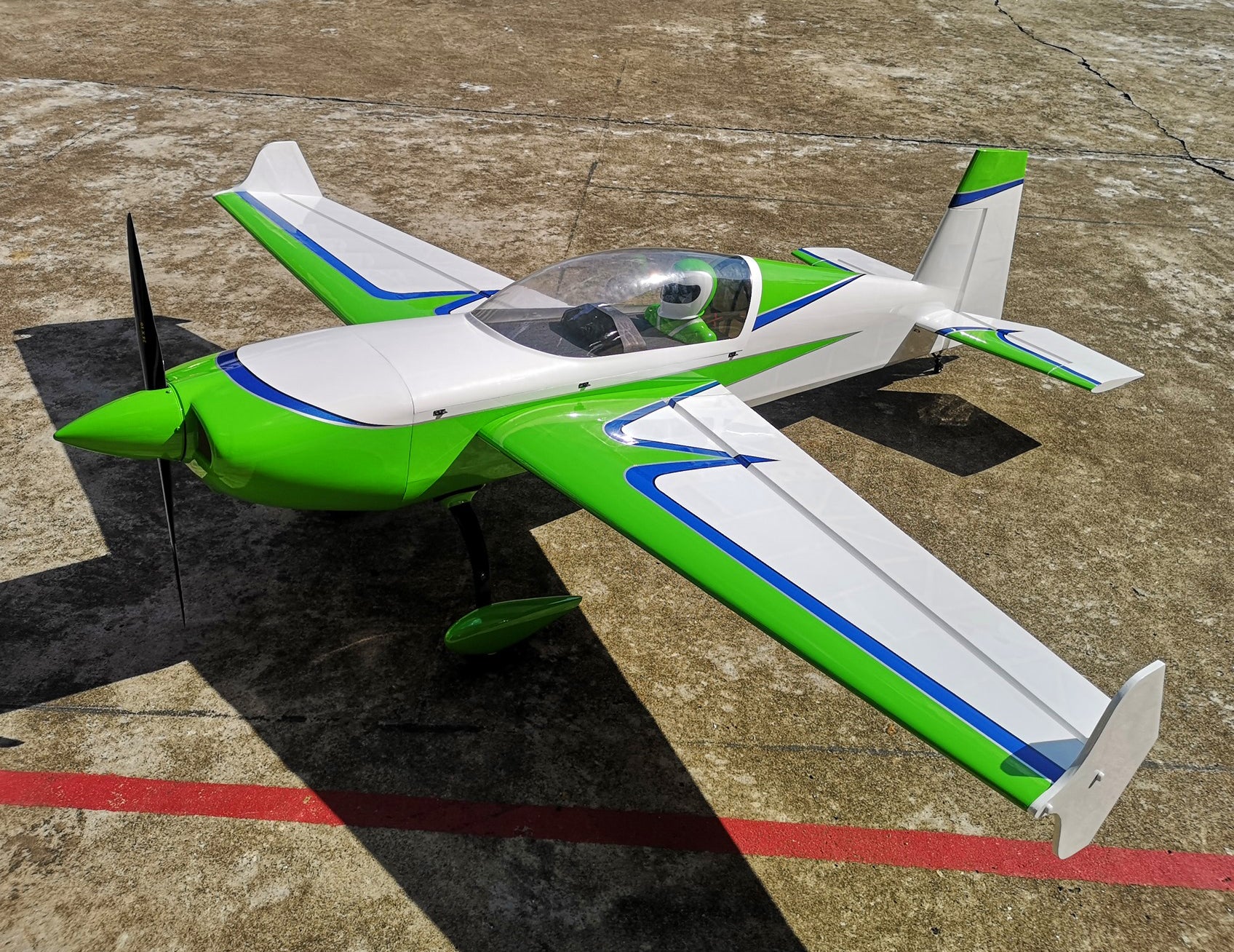 EF - 91" Extra 300 V2 - Green/White - Image 3