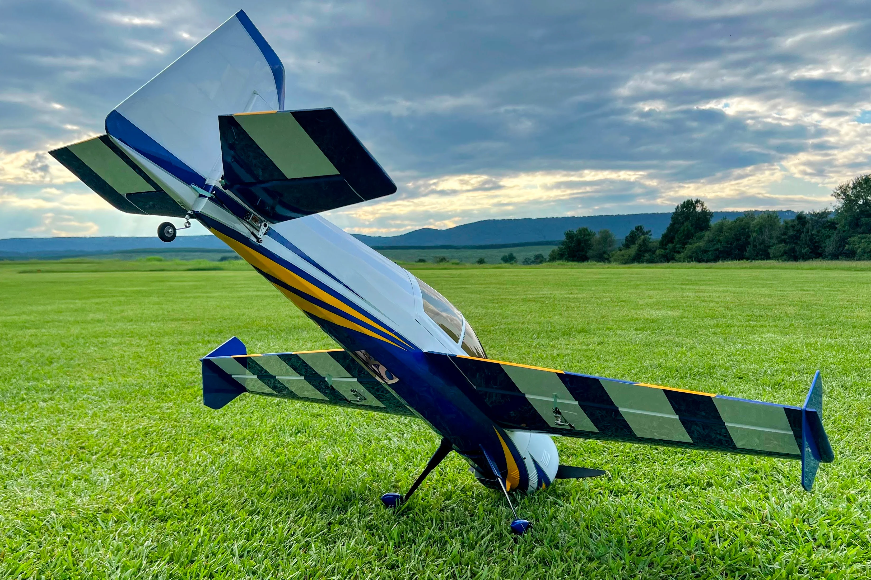 EF - 60" Yak 54 V2 - White/Blue - Image 2