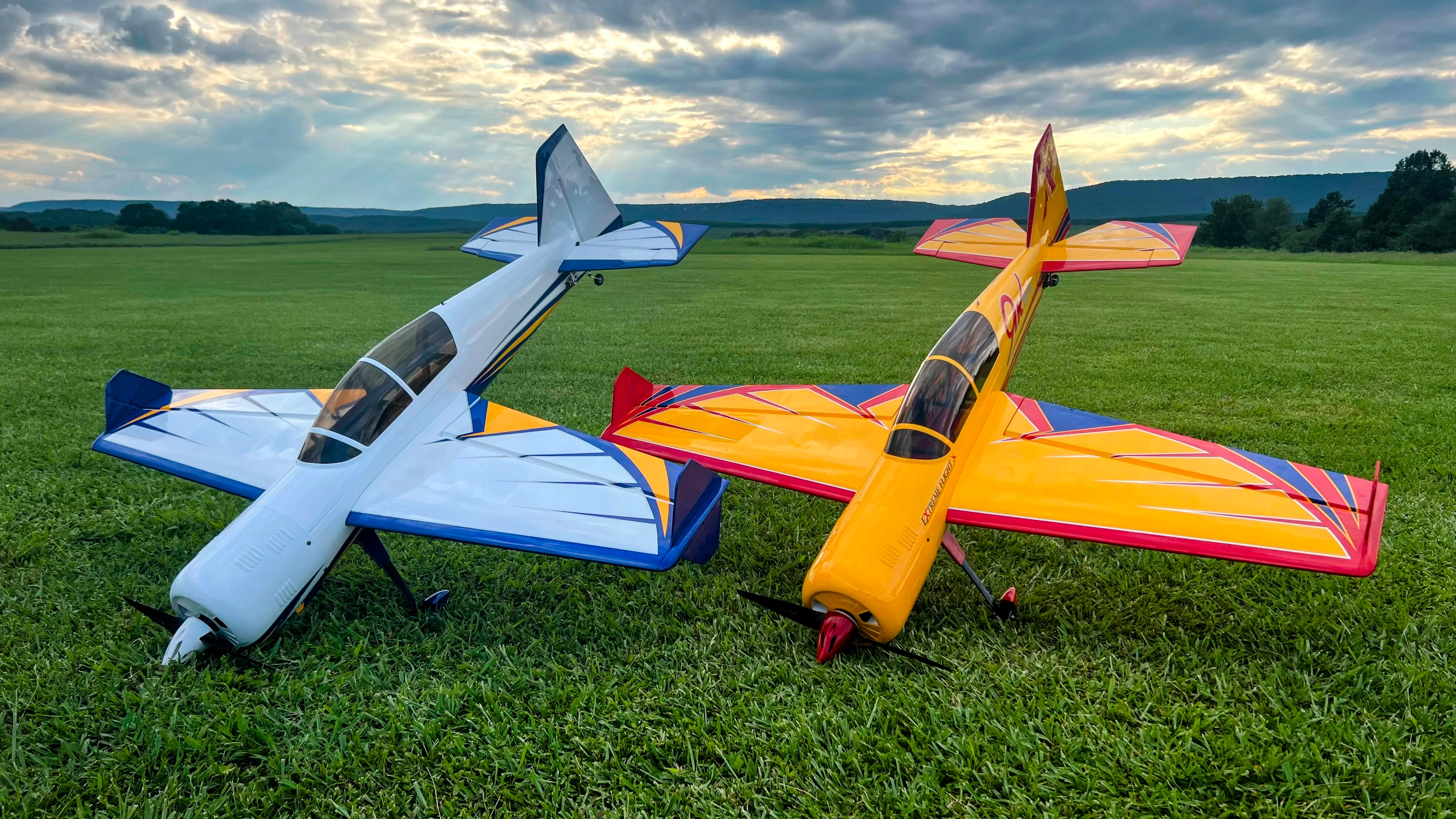 EF - 60" Yak 54 V2 - White/Blue - Image 4