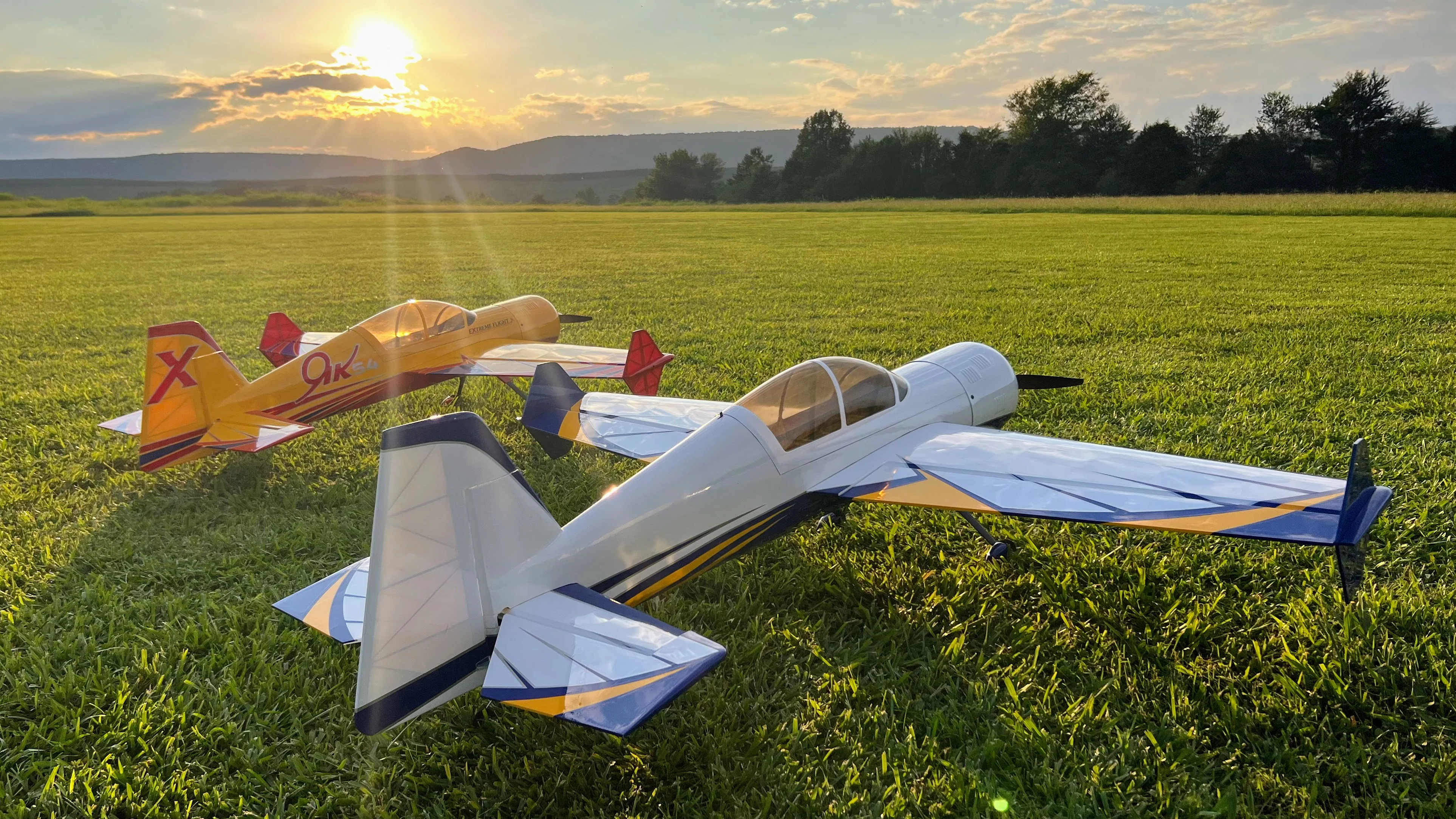 EF - 60" Yak 54 V2 - White/Blue - Image 5