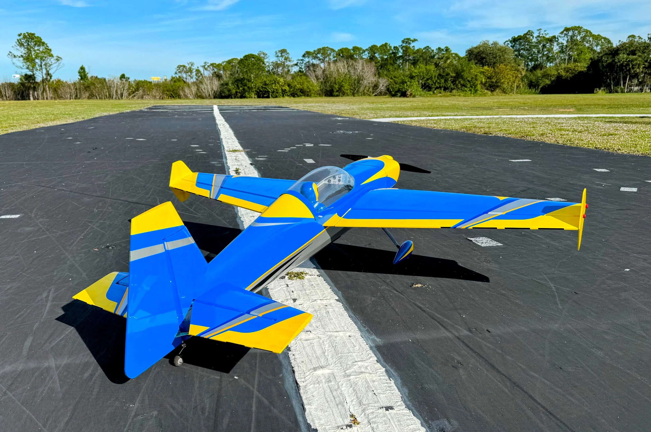 EF - 67" Edge 540T - Blue/Yellow - RxR