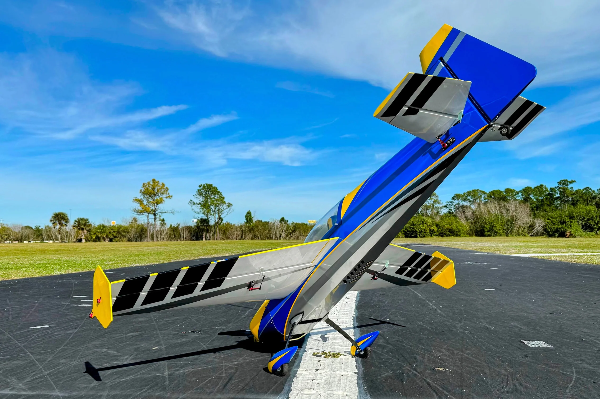 EF - 67" Edge 540T - Blue/Yellow - RxR - Image 3