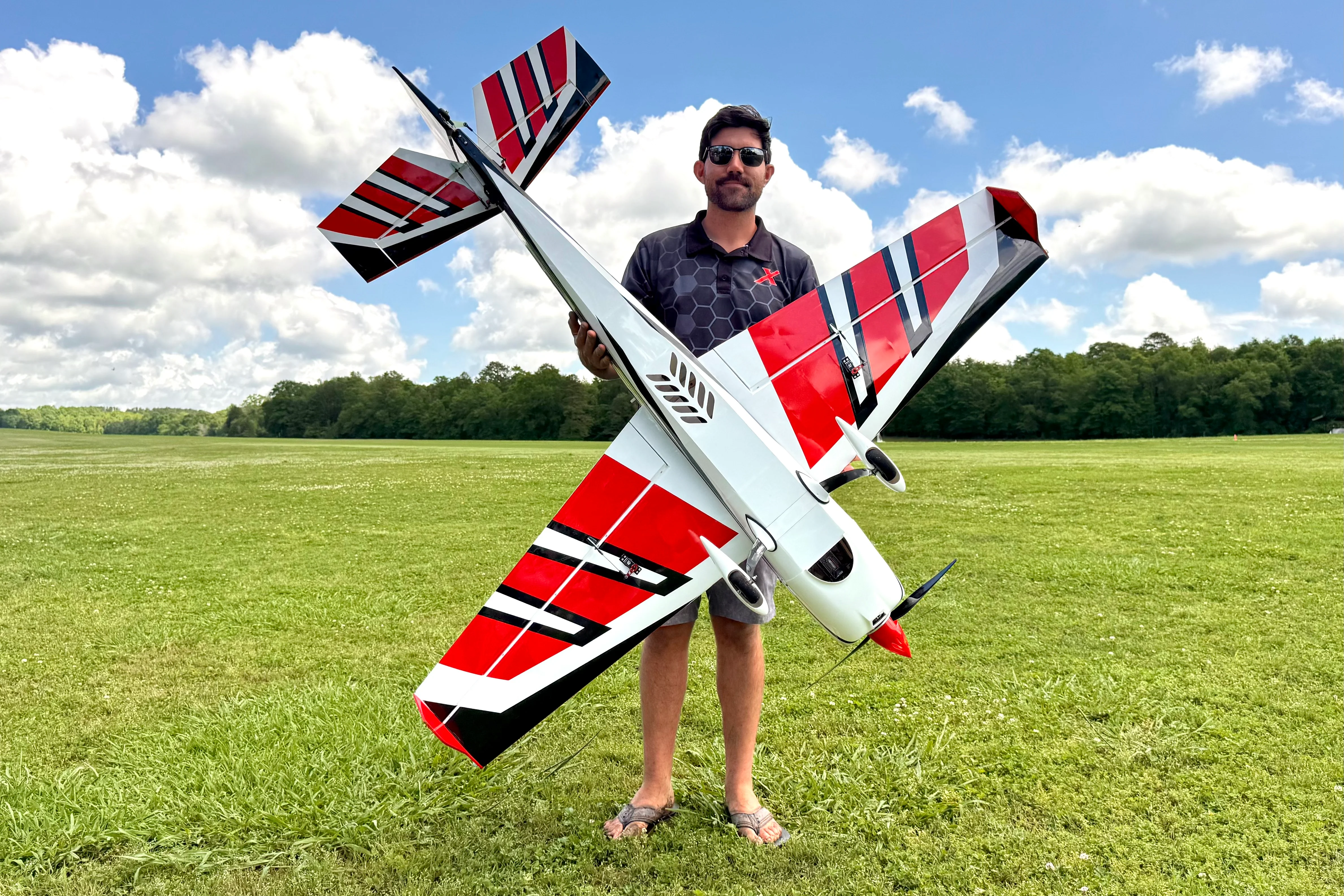 EF - 67" Extra 300 - Red/White - ARF - Image 2