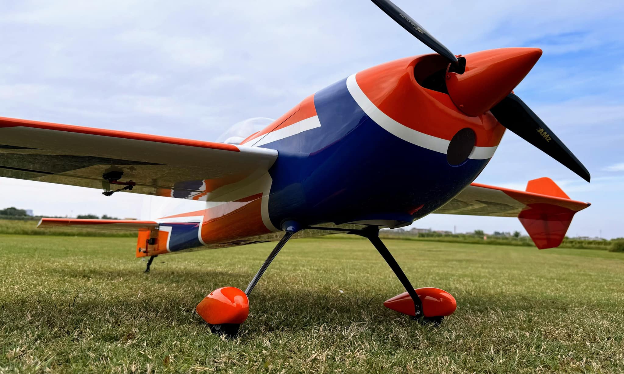EF - 75" Extra 260 - Orange/Blue - Image 7