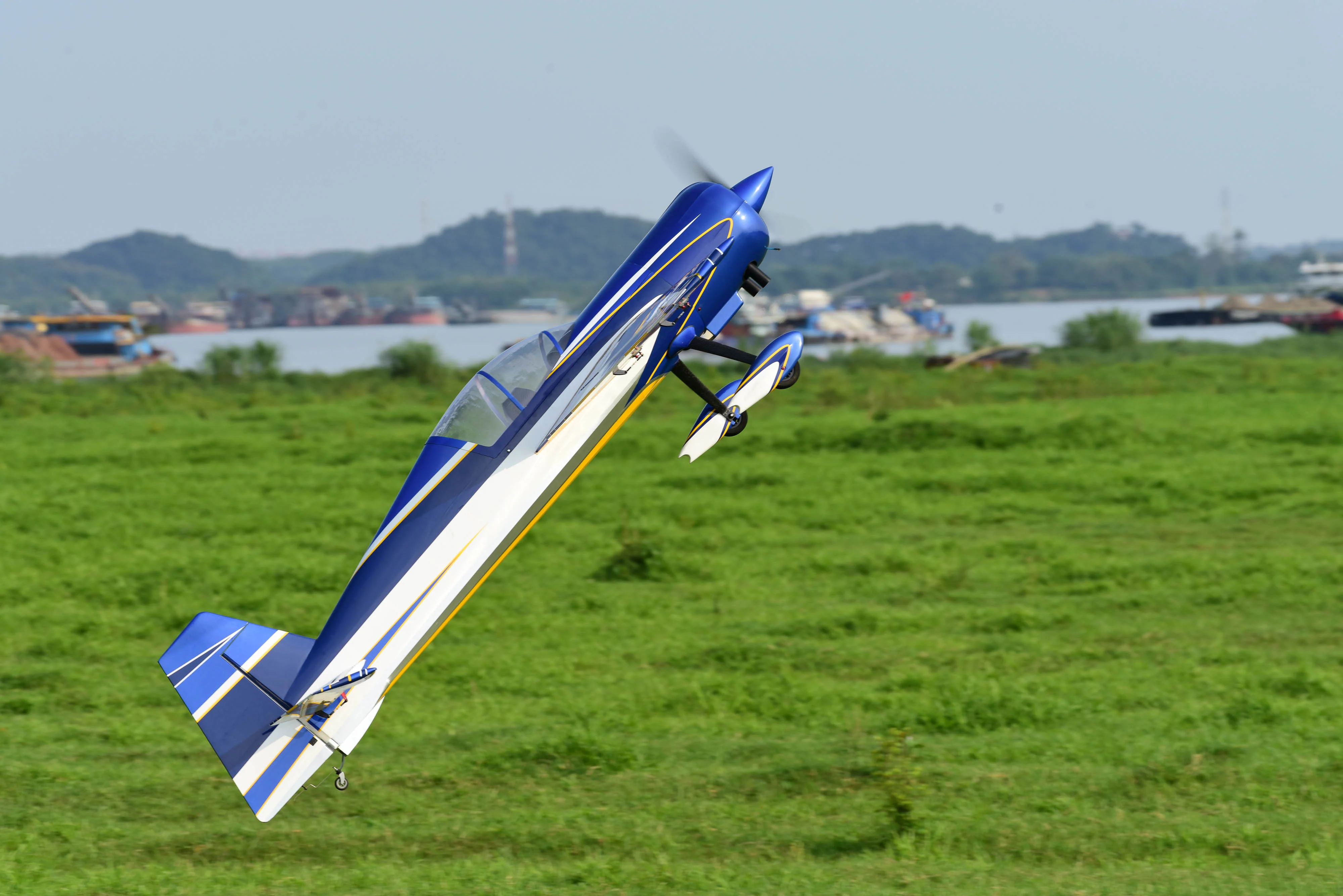 SW - 104" YAK 54 - WHITE/BLUE - (A) - Image 8
