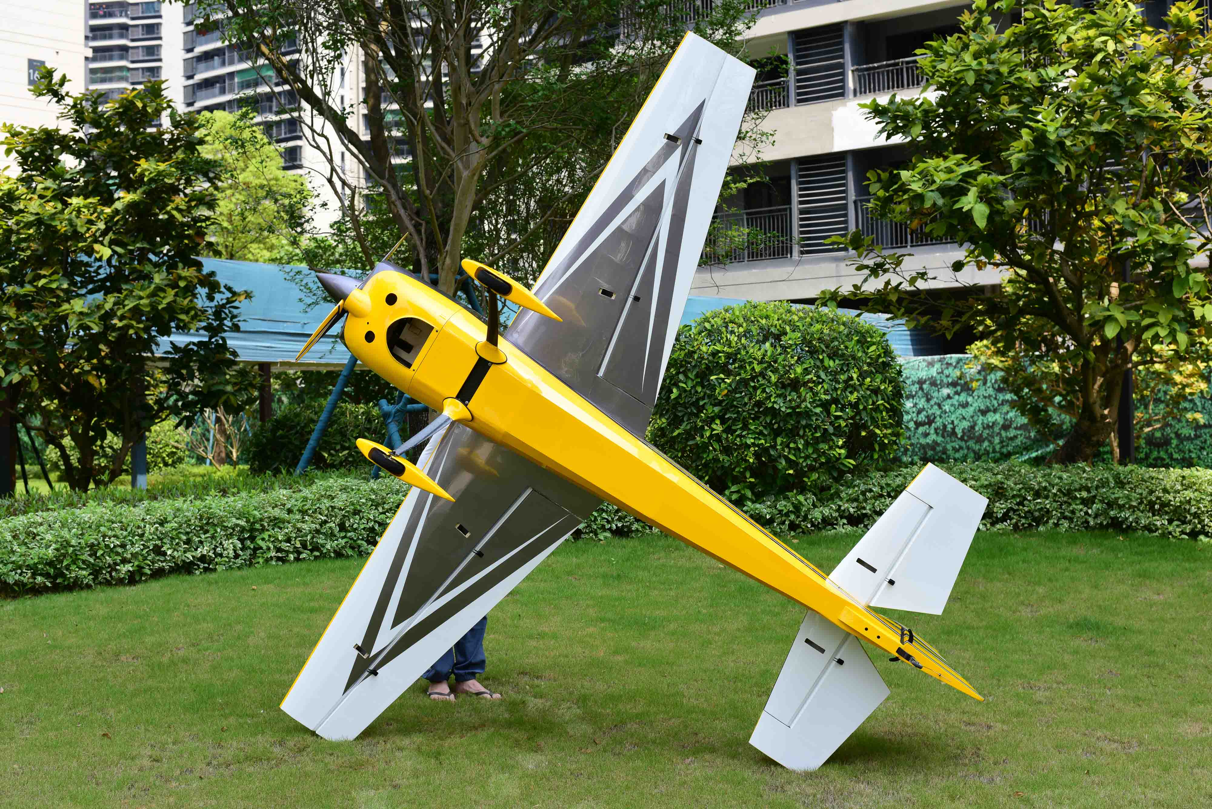 SW - 116" Edge 540 - Yellow/Charcoal/White (F) - Image 4