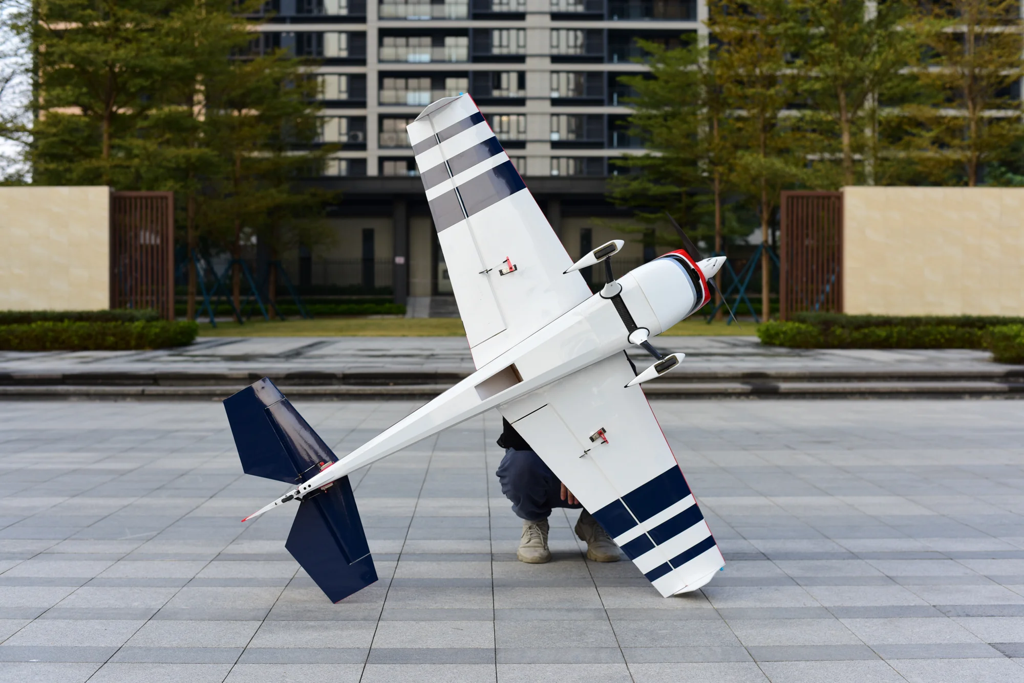 SW - 60" Laser 260 V2 - WHITE/RED (C) - ARF - Image 3