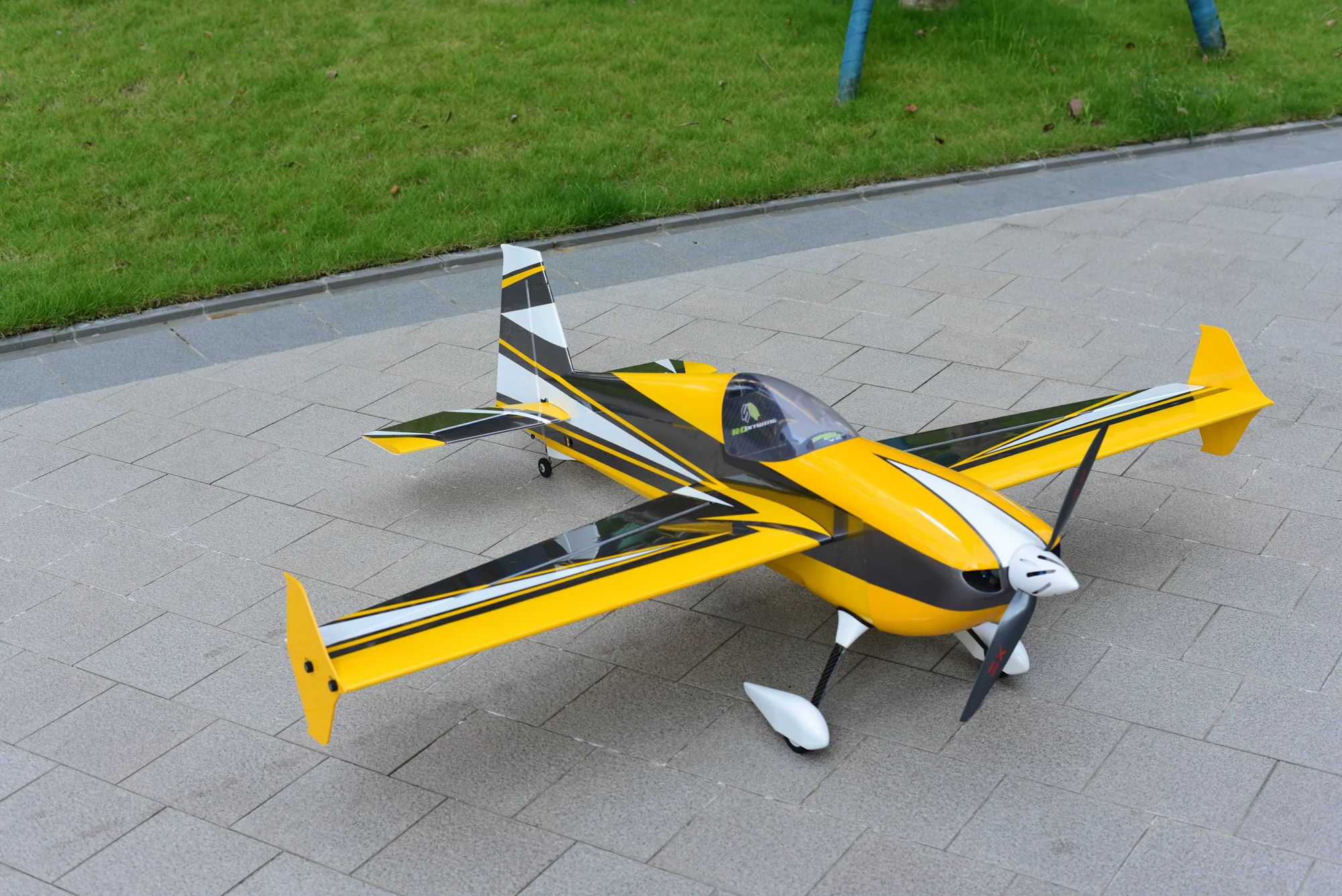 SW - 61" Edge 540 - Yellow/Charcoal/W - (F) PNP - Image 2