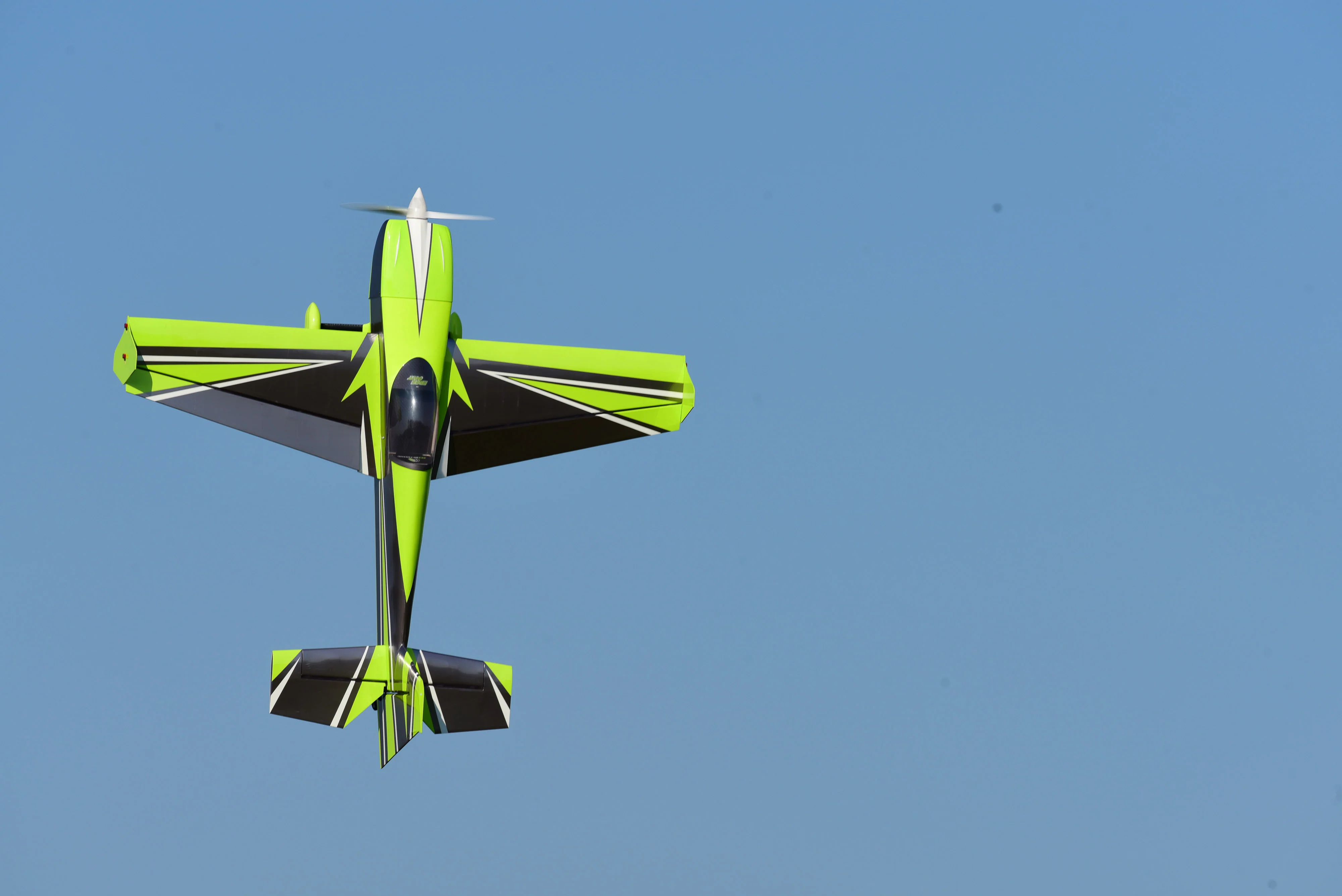 SW - 67" Edge 540 - Grey/Green (D) - ARF - Image 10