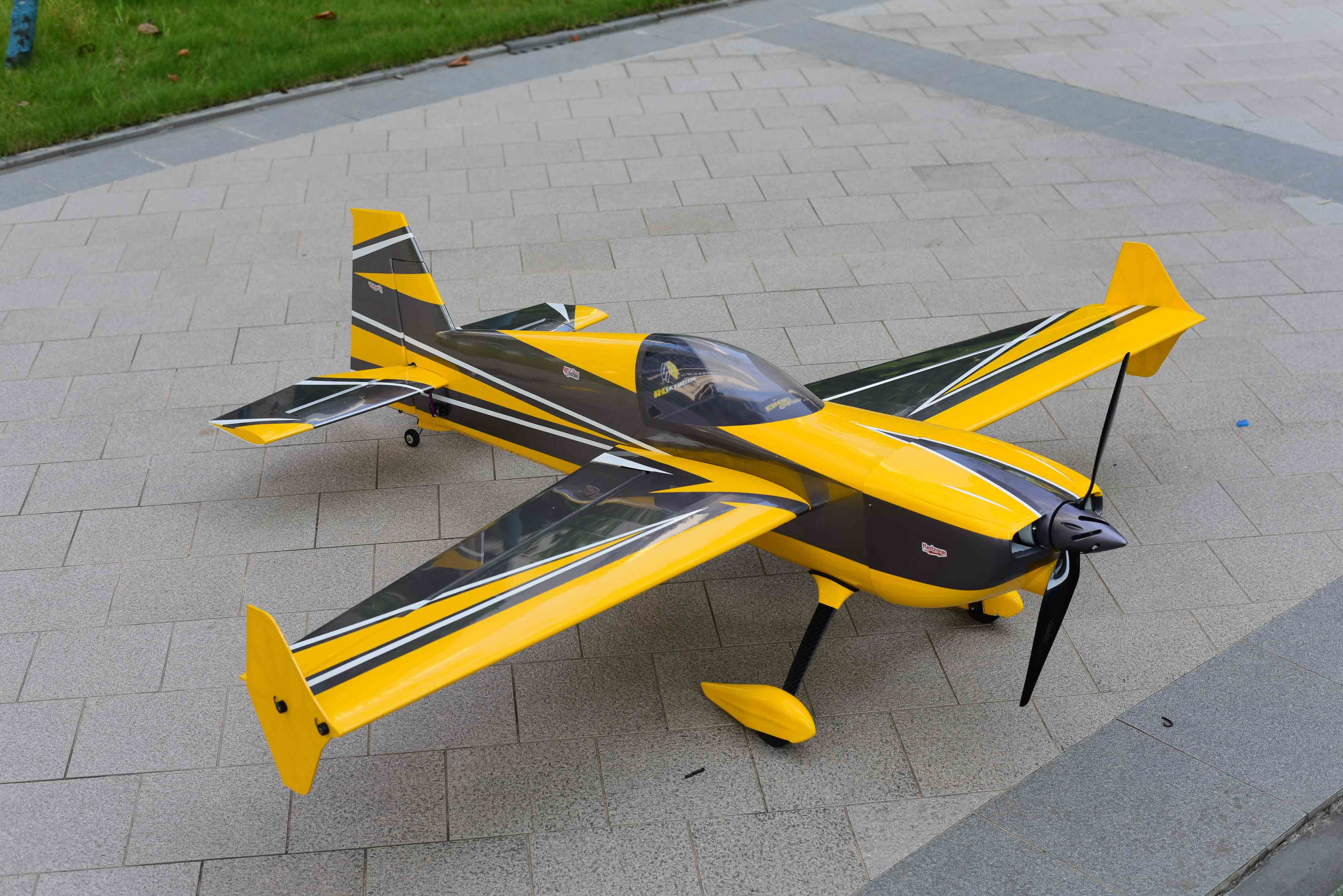 SW - 67" Edge 540 - Grey/Yellow (F) - ARF - Image 10