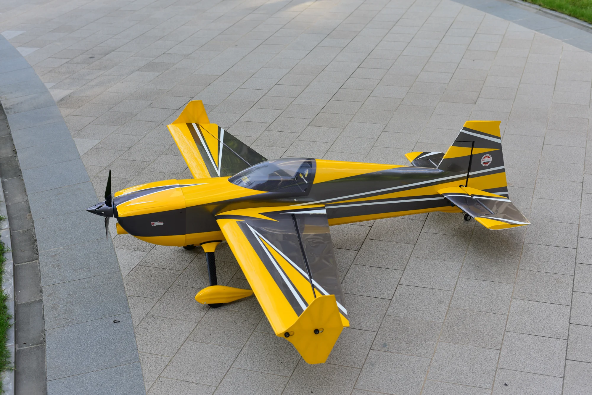 SW - 67" Edge 540 - Grey/Yellow (F) PNP - Image 4