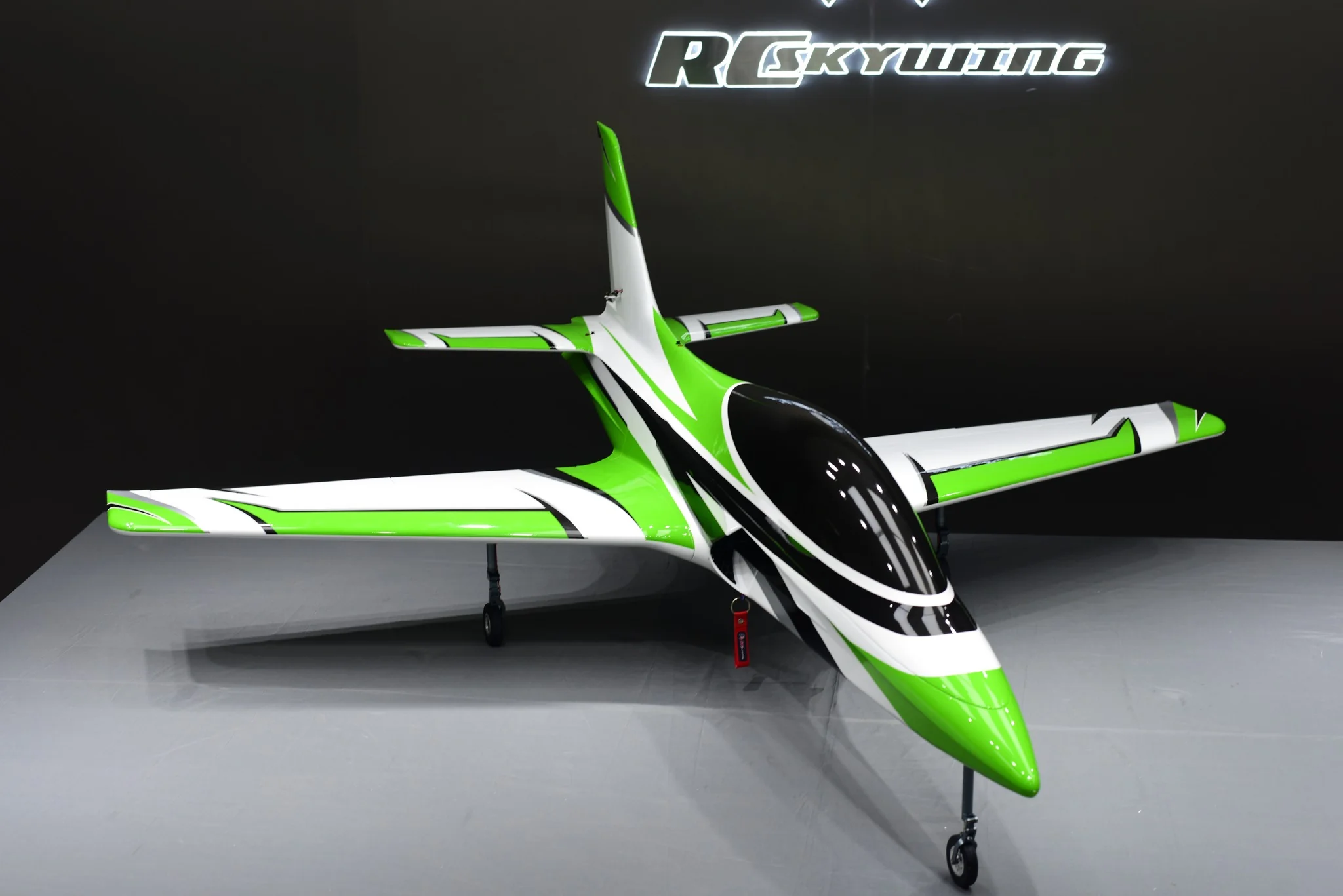SW - Falcon 2.1M - GREEN/WHITE - ARF - Image 3