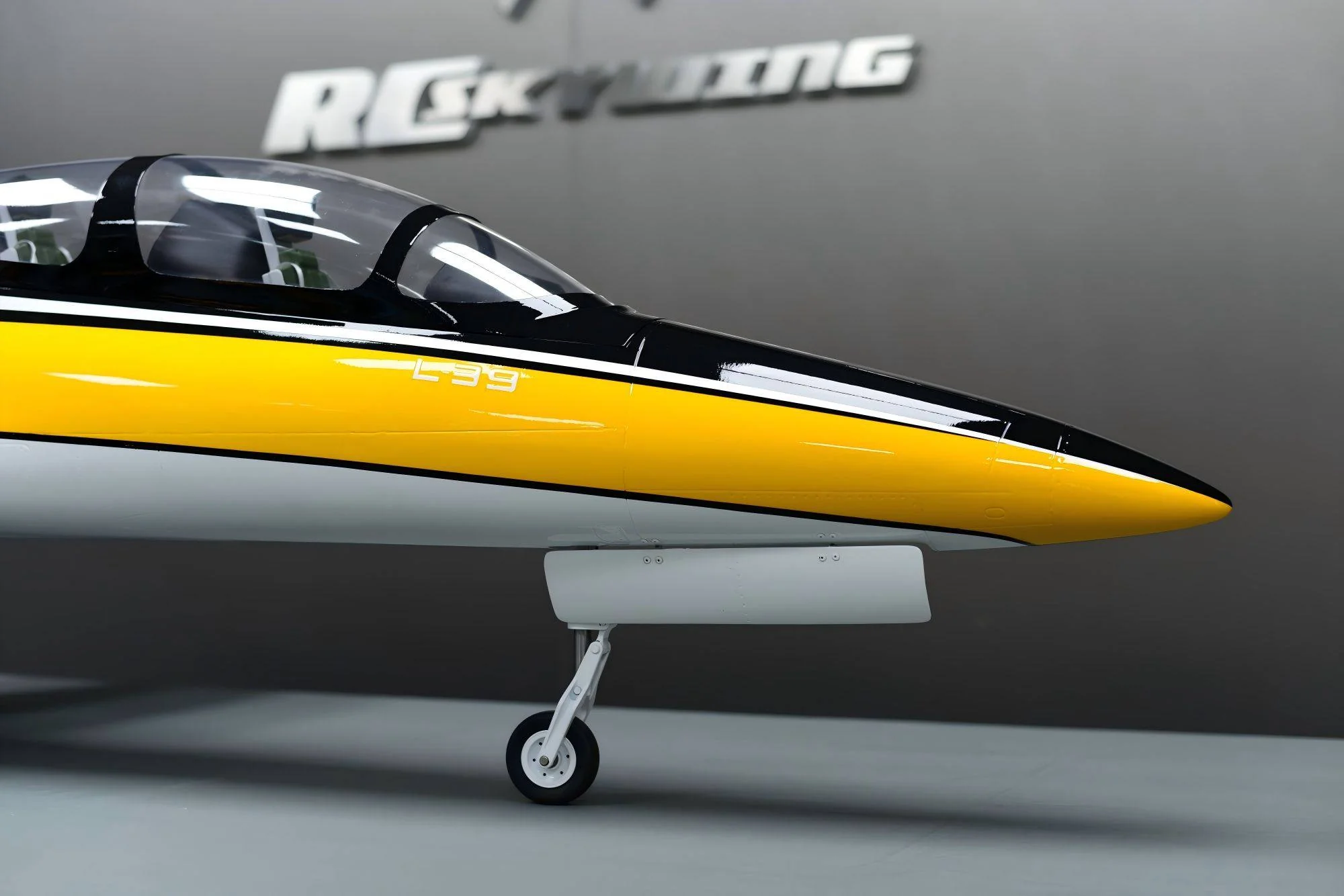 Skywing - L-39 2.2M - Yellow/Black - Image 13
