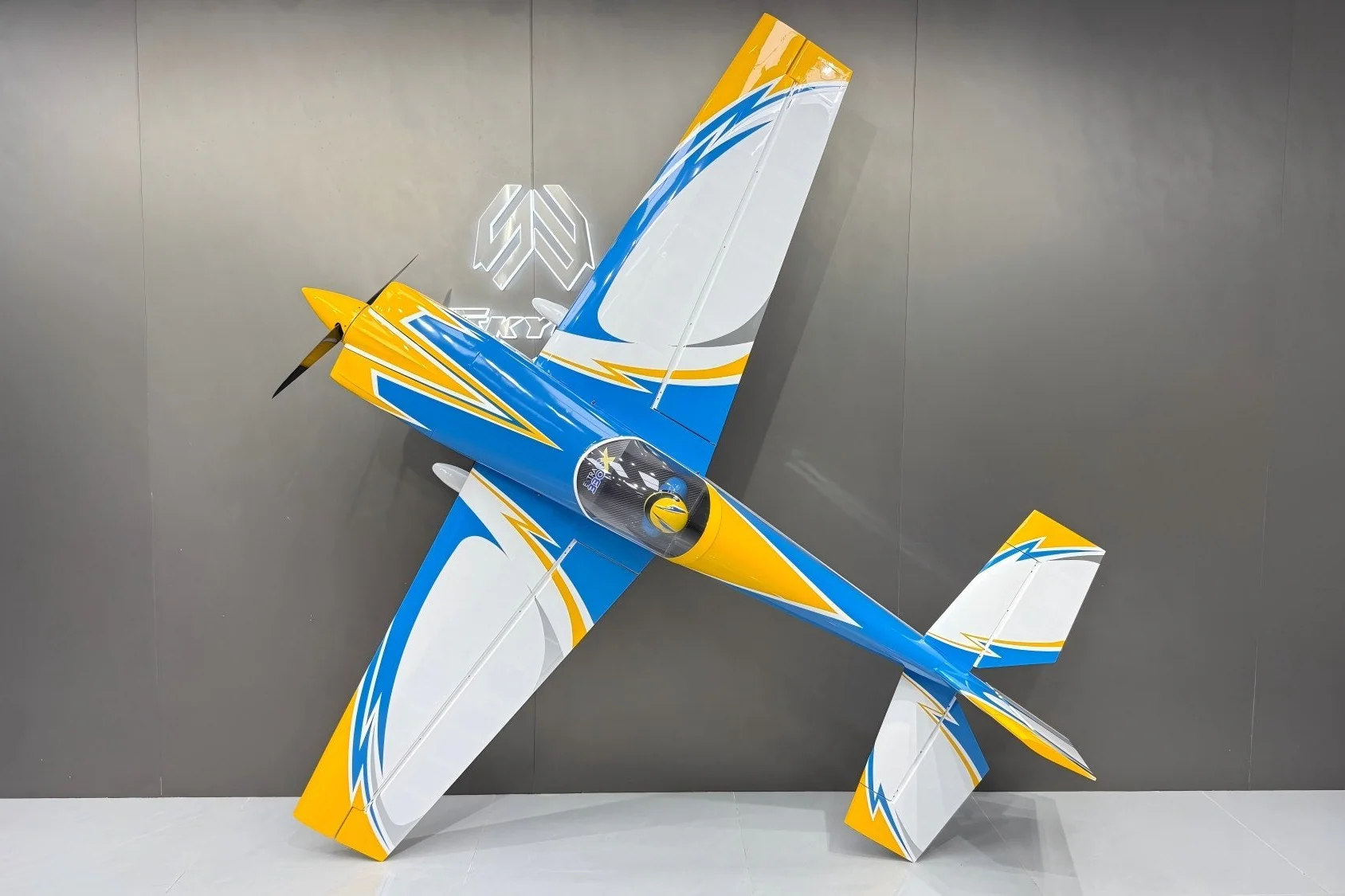 SW - 104" Extra 330SX - Blue/White/Yellow (A)