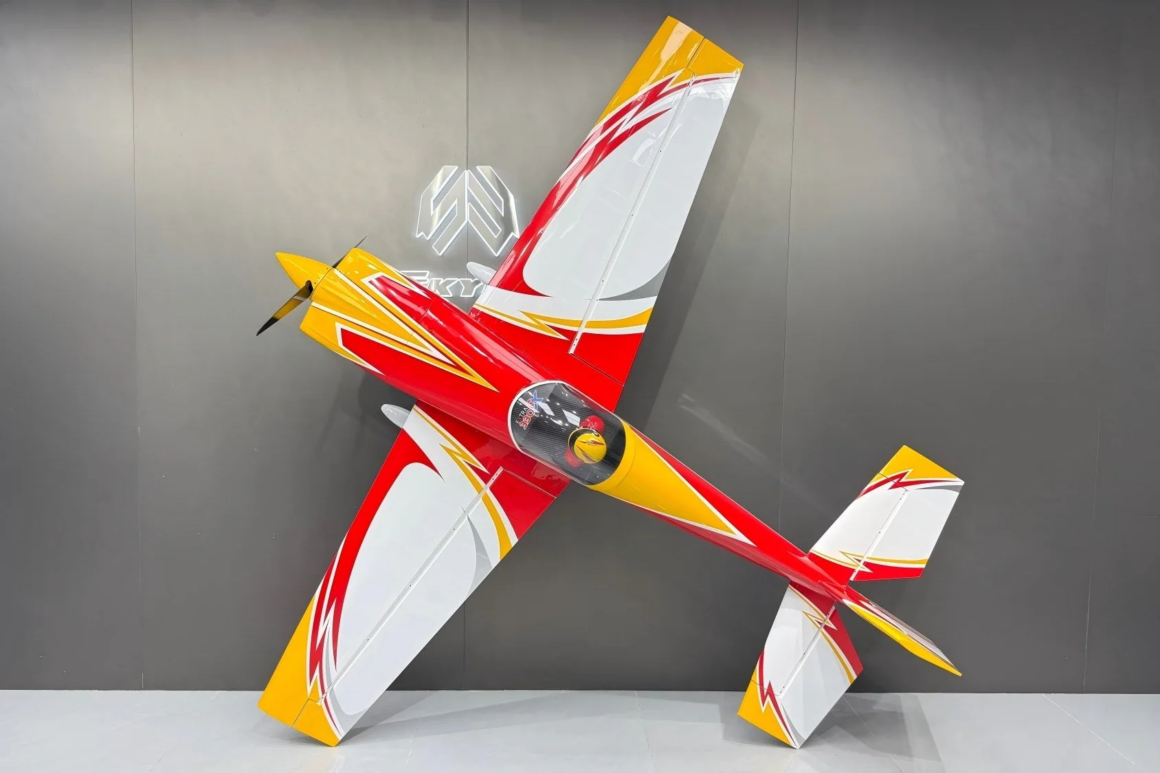 SW - 104" Extra 330SX - Yellow/Red/Blue (B)