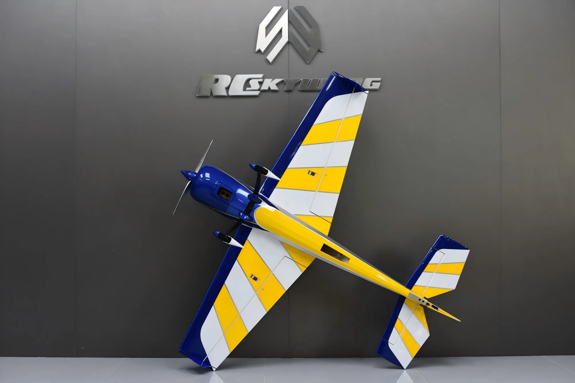 SW - 67" Yak 54 - WHITE/BLUE (A) - ARF - Image 3