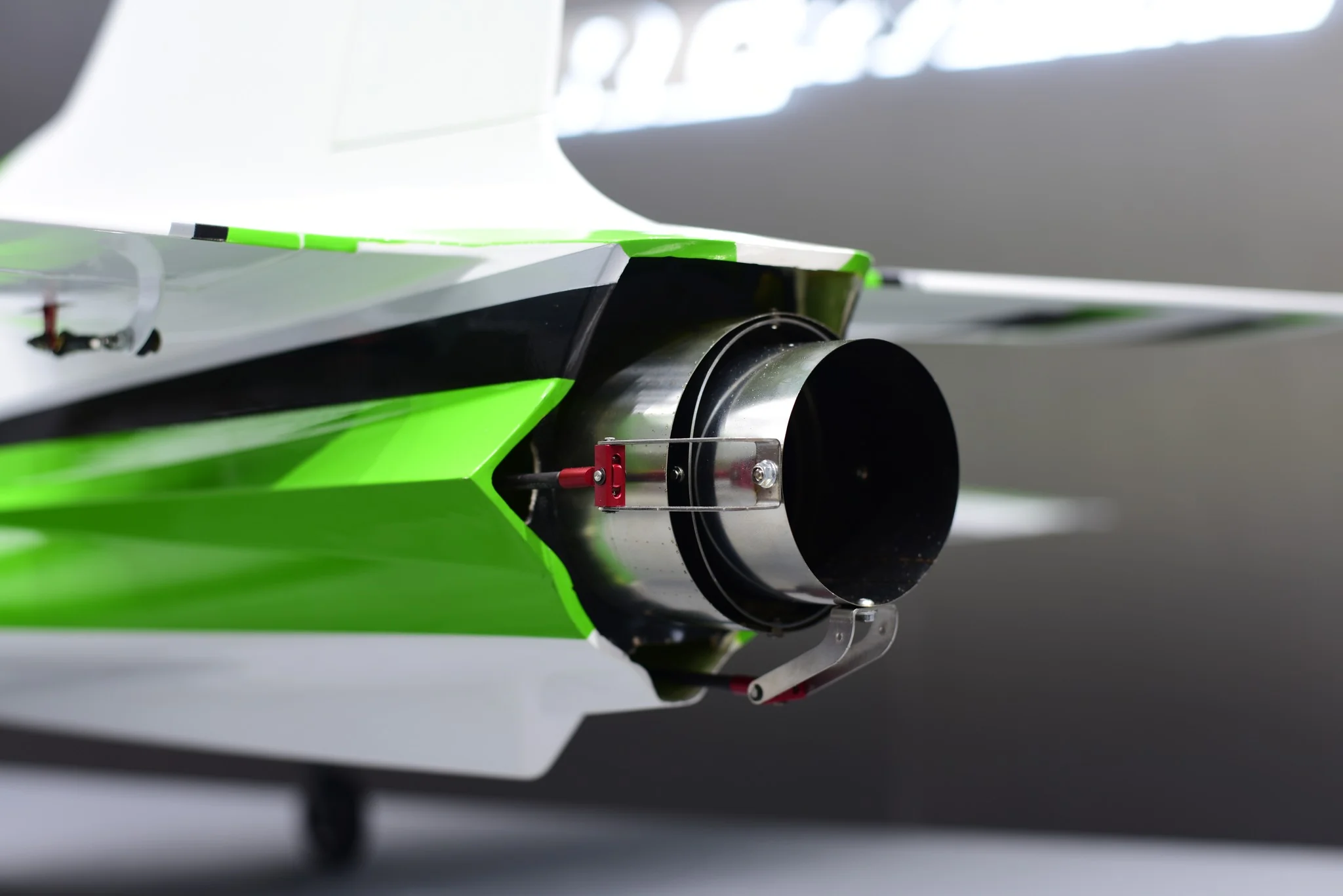 SW - Falcon 2.1M - GREEN/WHITE - ARF - Image 7